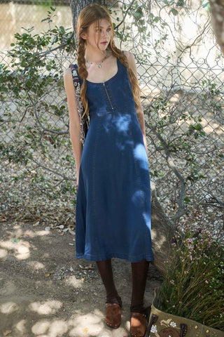 FRONT ZIP SLEEVELESS DENIM MIDI DRESS