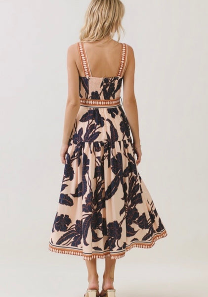 Vestido Midi Floral con Tirantes y Falda Escalonada