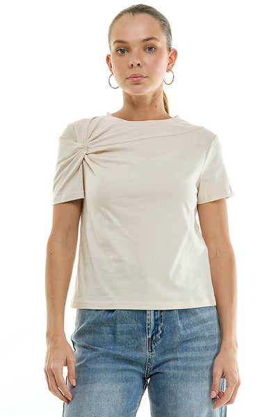 Playera con Torsion en el Hombro