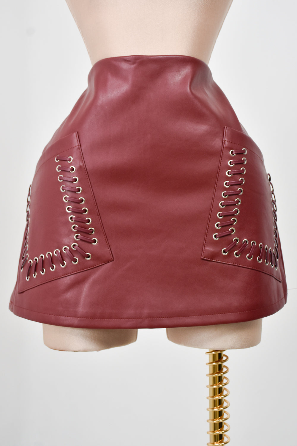 Skort de Piel con Bolsas Trenzadas